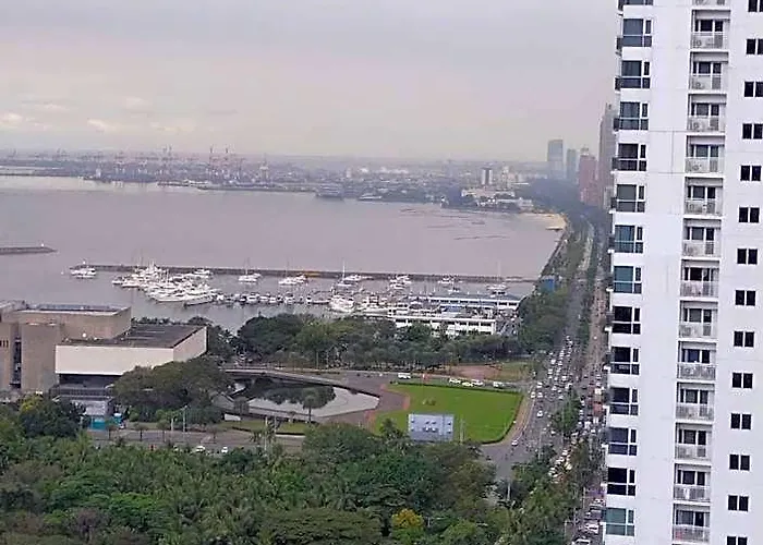 La Chicka Staycation In Coast Residences 4*